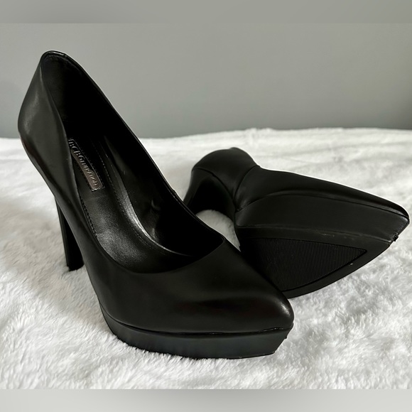 BCBGeneration Black Pointed Toe High Heels - Picture 2 of 3